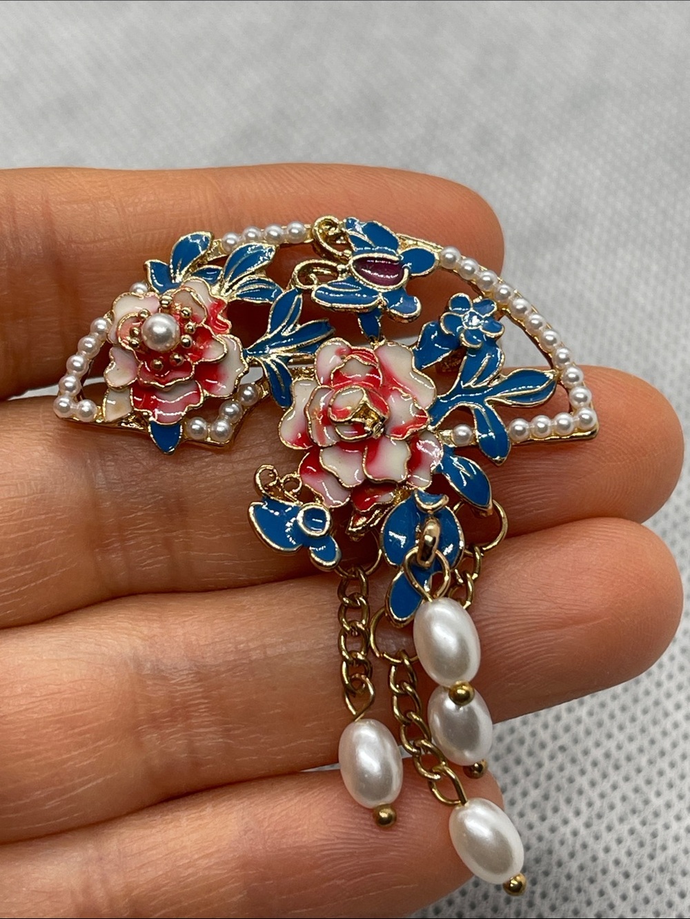 Beautiful Eastern style fan brooch